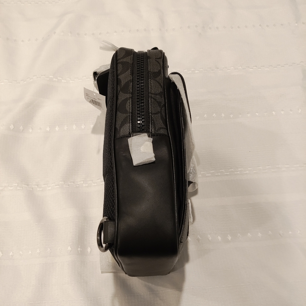 Coach Track Pack in Signature Canvas - Picture 4 of 6